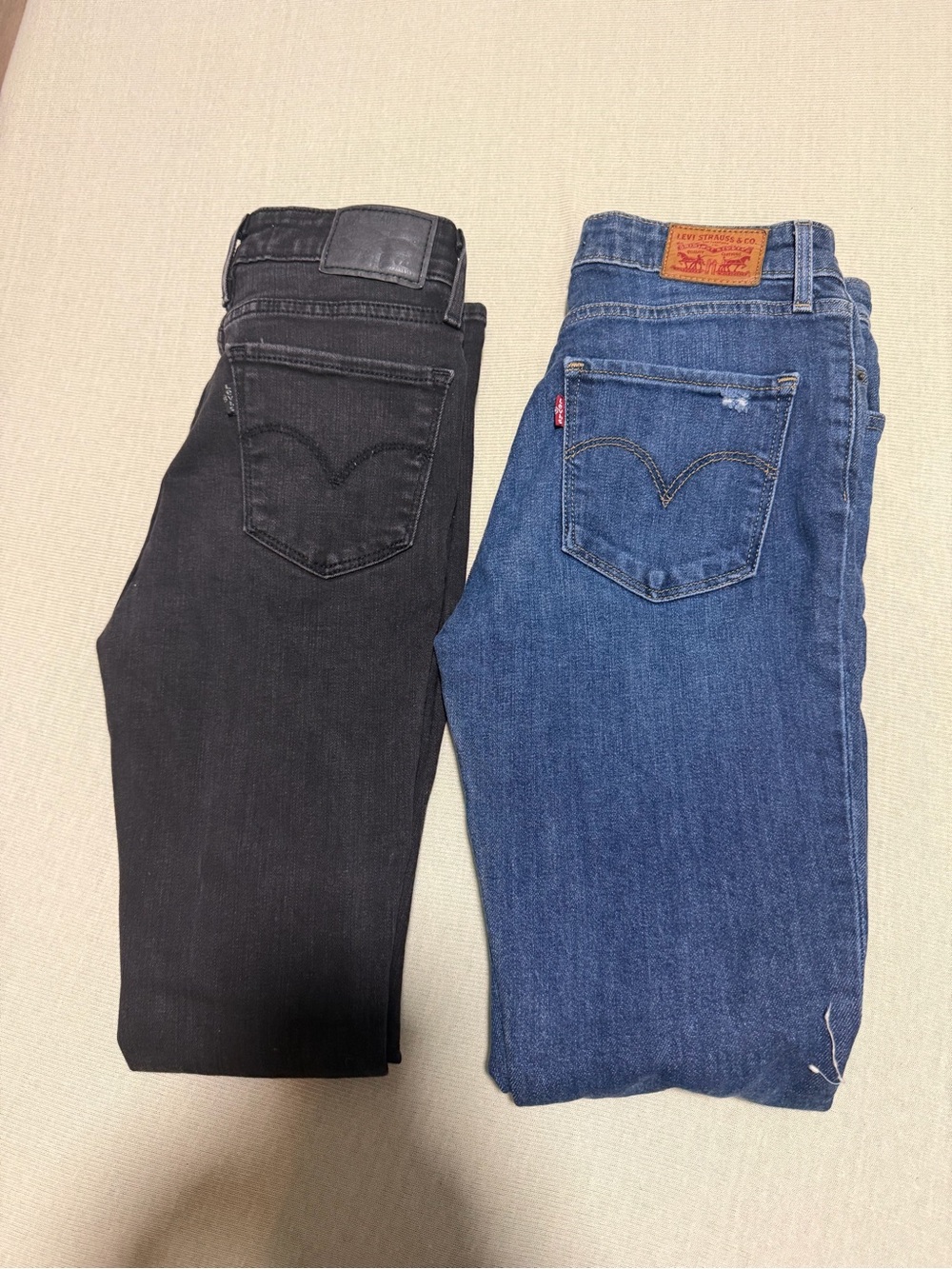 Levi's women  Slim Straight Jeans - Blue & Black Pair